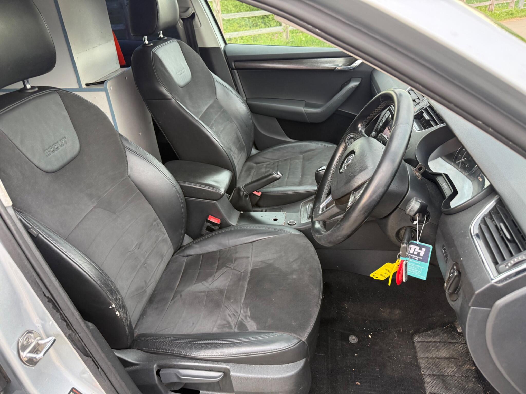 Skoda Octavia 2.0 TDI Scout 4WD Euro 6 (s/s) 5dr — photo 43 of 50